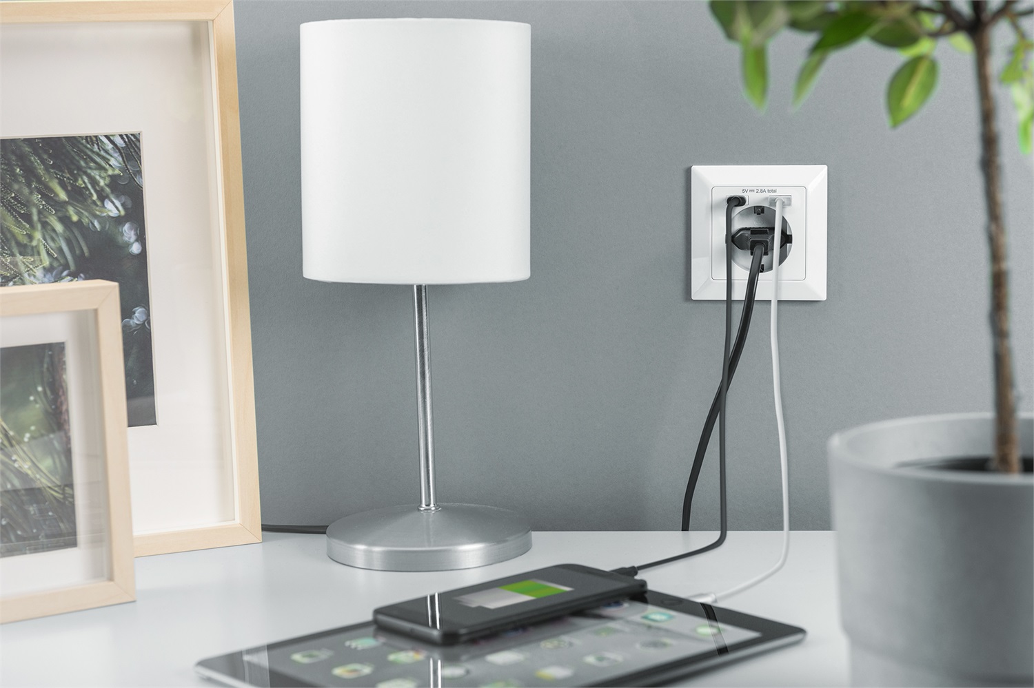 Digitus Presa di Sicurezza da Incasso Bianco con 1 USB Type-C e 1 USB A