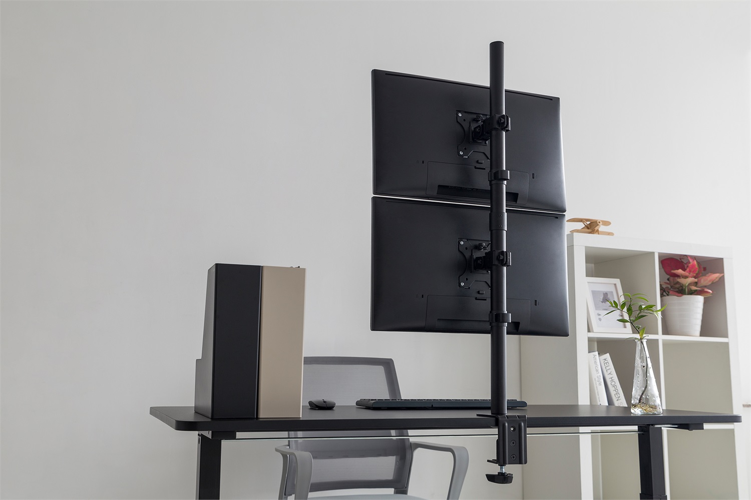 Digitus Supporto per Monitor Doppio Universale Verticale, Morsetto da Tavolo, 17-32 Pollici, Fino a 8 kg, Compatibilità VESA 75x75 e 100x100, Regolabile, Girevole, Inclinabile, Nero