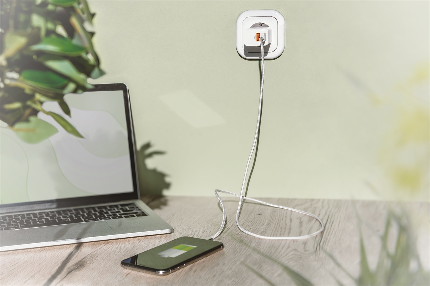 DIGITUS Caricabatterie Universale 15,5 W - 2 Porte USB-A - Ricarica per iPhone, iPad, Samsung Galaxy e altri dispositivi - Bianco