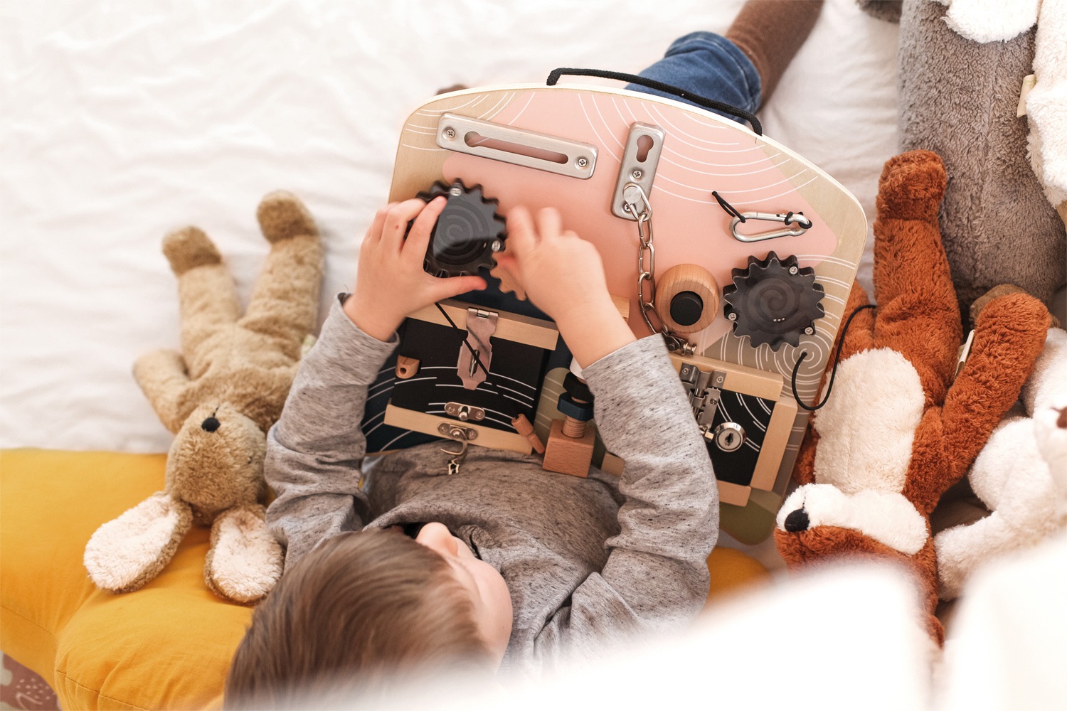 Small Foot Tavola Motoria con Serrature e Rotazione - Gioco Educativo in Legno per Bambini dai 3 Anni