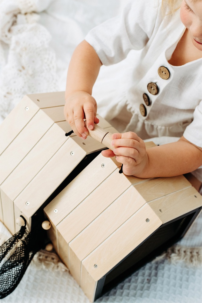 Small Foot Conigliera in Legno con Rampa e Accessori - Gioco di Ruolo per Bambini dai 3 Anni, 12399 Toys