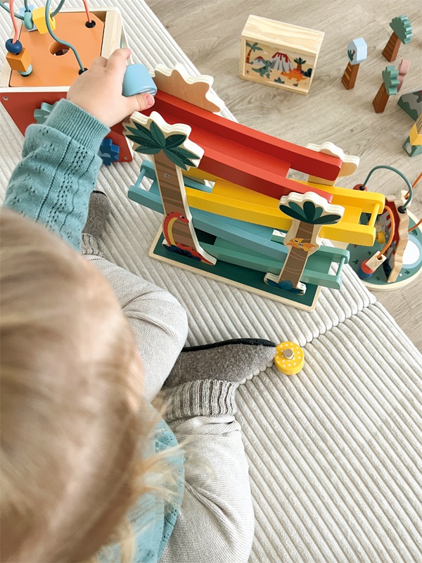 Small Foot Dino - Set di Costruzioni in Legno FSC 100% Certificato, 34 Pezzi, per Bambini dai 12 Mesi, Colore Colorato