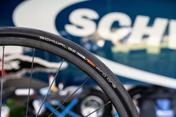 Schwalbe Pro One Tube Type - Pneumatico Pieghevole 700x25C, Colore Nero, Addix Race-Compound