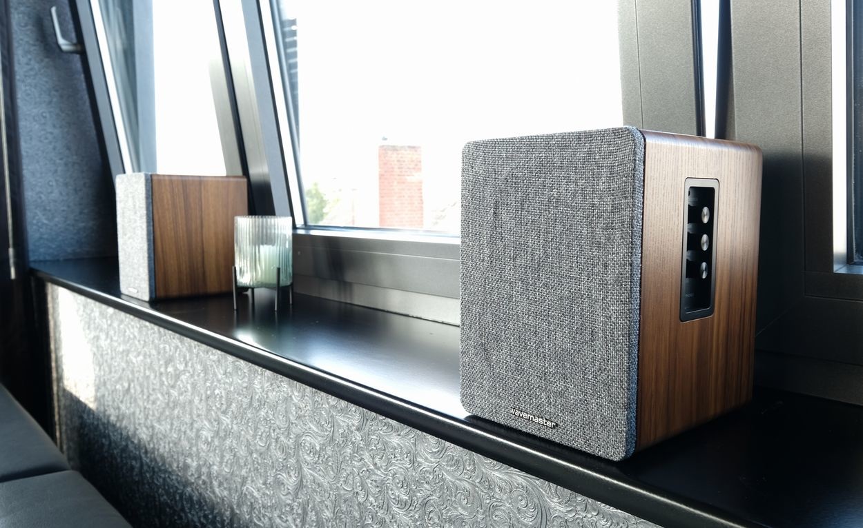 Wavemaster Base - Sistema di altoparlanti 2.0 Bluetooth da 30W con uscita cuffie per TV, Tablet e Smartphone