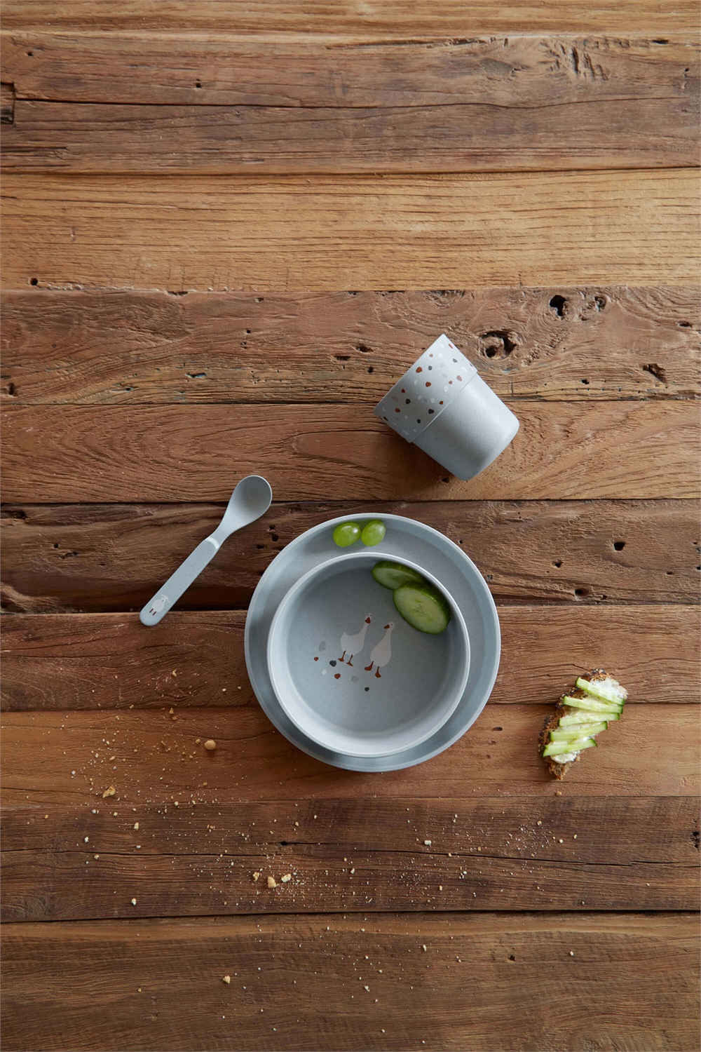 LÄSSIG Set di Stoviglie per Bambini Tiny Farmer - Piatto, Ciotola, Tazza e Cucchiaio in Polipropilene Blu, Senza BPA, Lavabile in Lavastoviglie e Adatto al Microonde