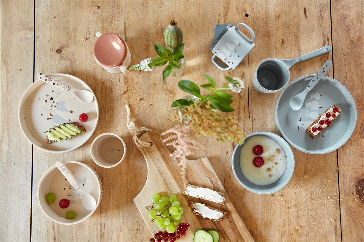 LÄSSIG Set di Stoviglie per Bambini Tiny Farmer - Piatto, Ciotola, Tazza e Cucchiaio in Polipropilene e Cellulosa, Senza BPA, Lavabile in Lavastoviglie e Adatto al Microonde