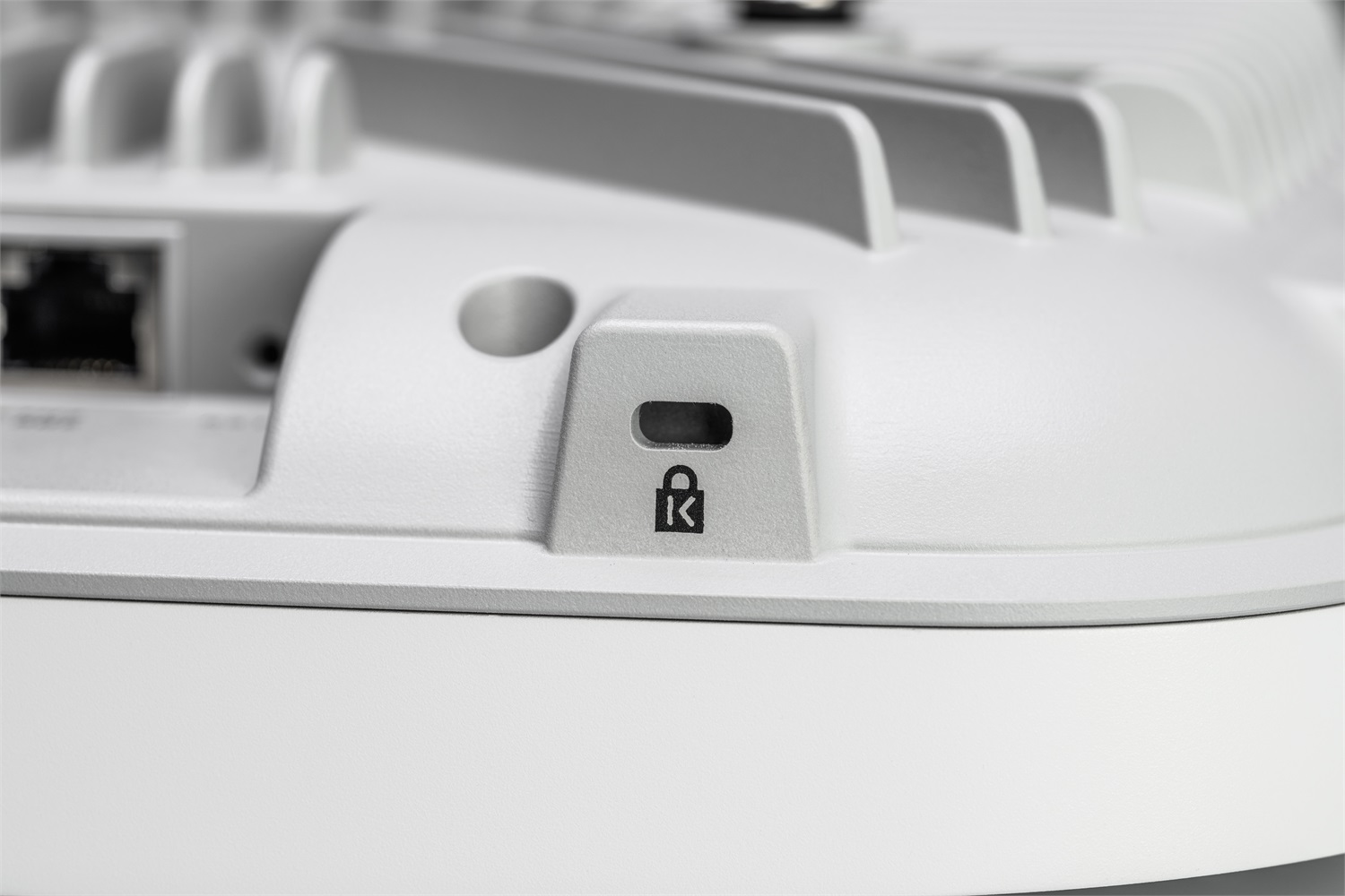 LANCOM LX-7500 Bianco Access Point Wi-Fi 6 con Power over Ethernet (PoE), 2.4/5/6 GHz, Sicurezza Avanzata e Velocità Ethernet fino a 10 Gbit/s