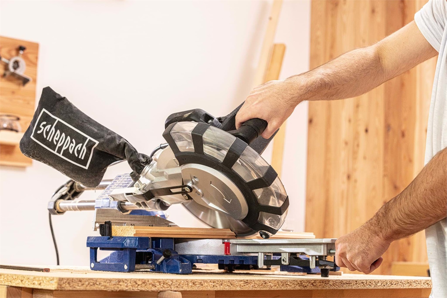 Scheppach HM254SPX Troncatrice Radiale 2200 W 7000 Giri/min ø 255 mm