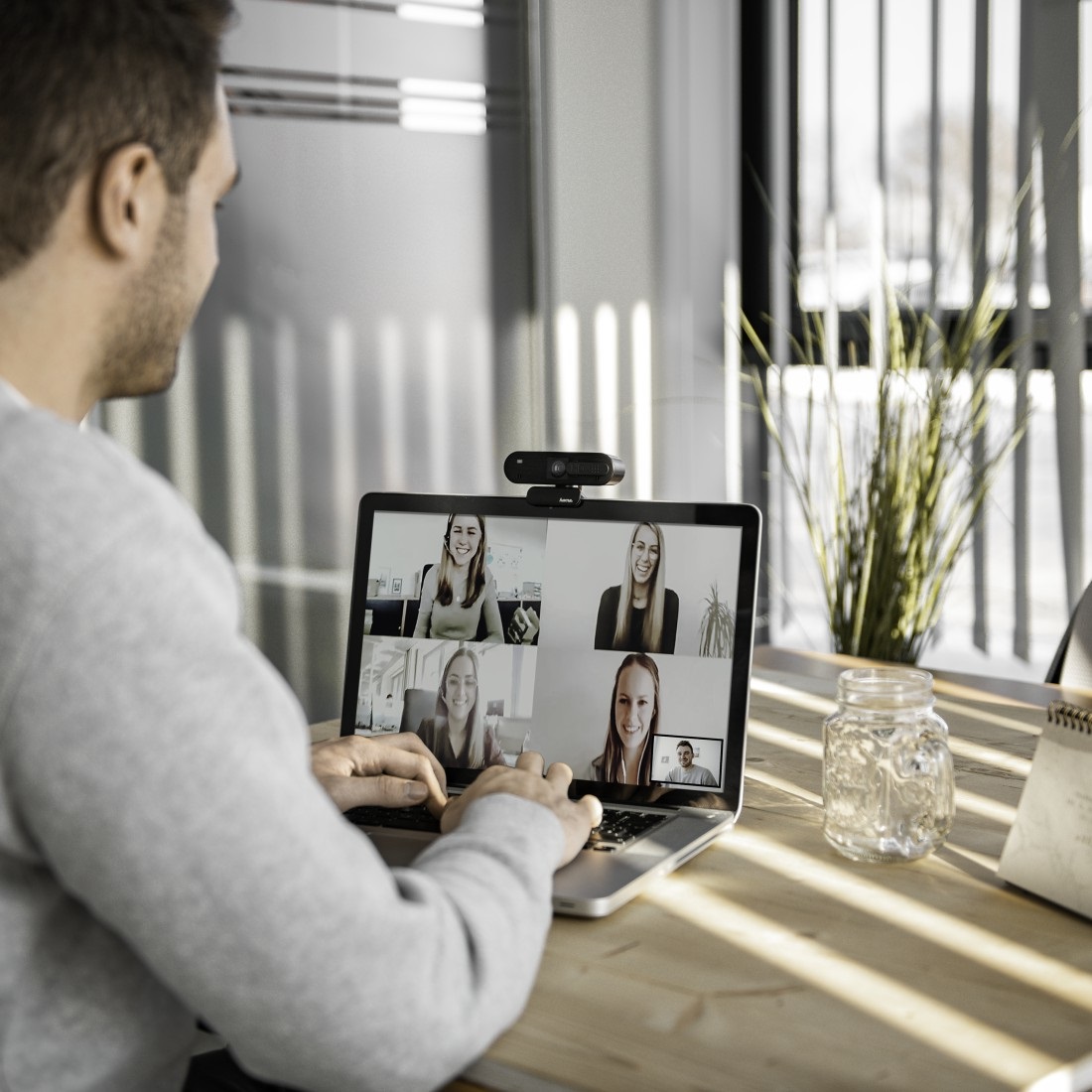 Hama C-600 Pro Webcam 1080p Full HD con Microfono Integrato, USB 2.0, Nero