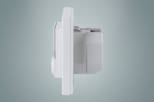 Homematic IP HmIP-BWTH Termostato RF Bianco con Controllo di Attuatori e 6 Profili di Riscaldamento