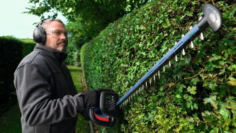 BOSCH PROFESSIONAL Tagliasiepi GHE 18V-60 - Ergonomico, Potente Motore Brushless, Eccellenti Prestazioni di Taglio