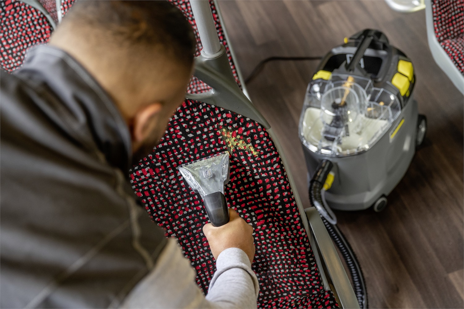 Kärcher Puzzi 8/1 Aspiratore a cilindro Bagnato 1200 W Senza sacchetto - Pulizia tessili e moquette