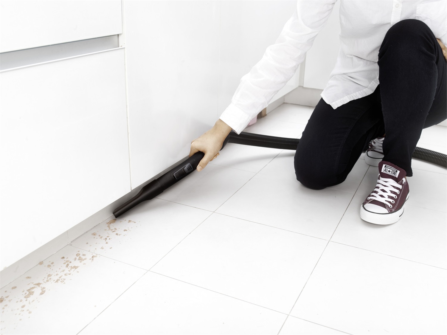 Kärcher VC 2 - Aspirapolvere a cilindro Secco 700 W con sacco da 2,8 L e filtro HEPA 13