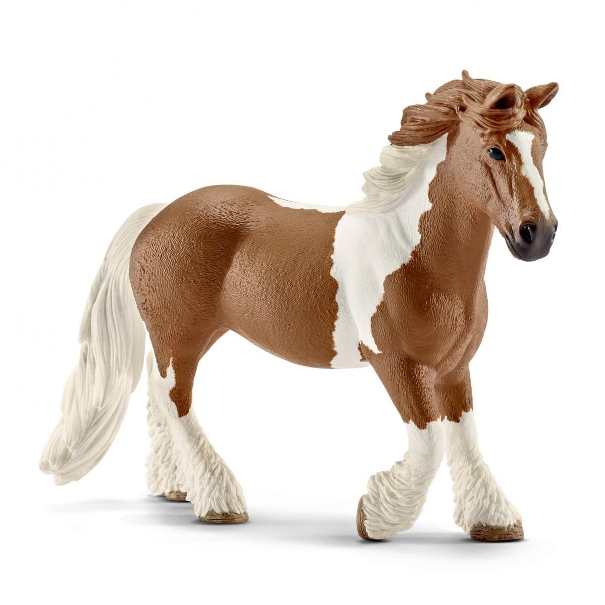 Schleich Cavalla Tinker 13773 - Figurina Marrone e Bianco, Dipinta a Mano, Alta Qualità