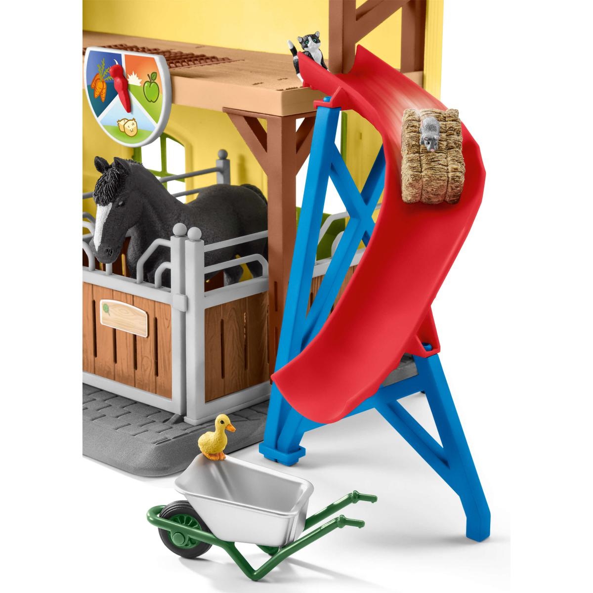 Schleich FARM WORLD 42485 - Set da Gioco Stabile con 7 Animali, 2 Box per Cavalli e Accessori