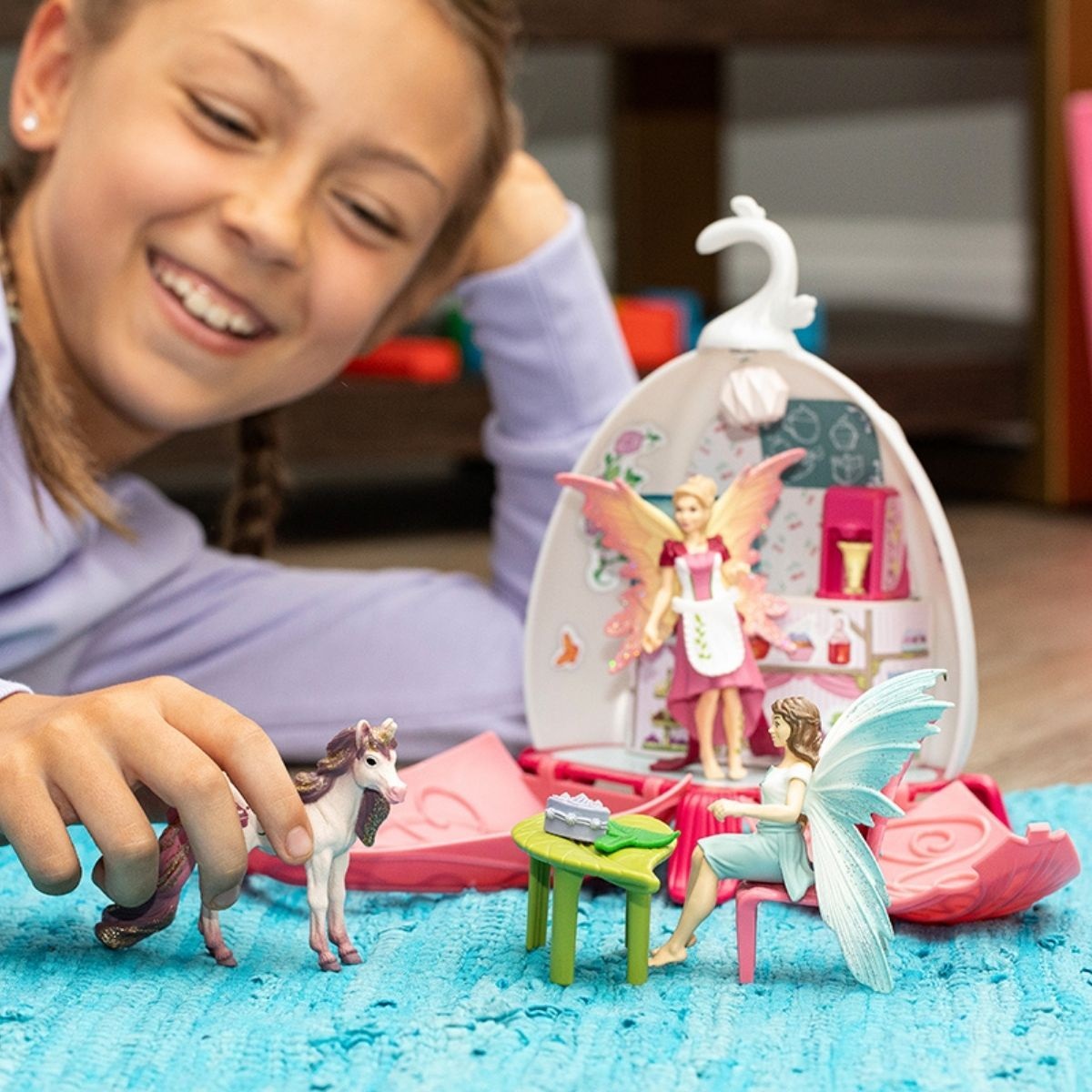 Schleich Bayala 42526 - Set da gioco con fata magica e unicorno, 21 pezzi, casa delle bambole e accessori, per bambini da 5 a 12 anni