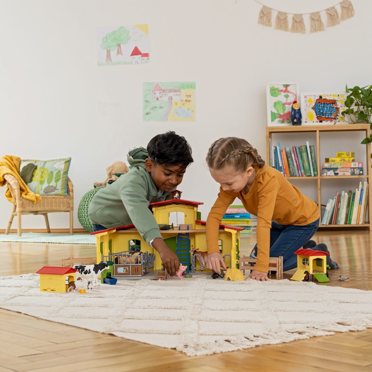 Schleich 42605 Grande Stalla con Animali e Accessori - Playset da 64 Pezzi per Bambini dai 3 Anni