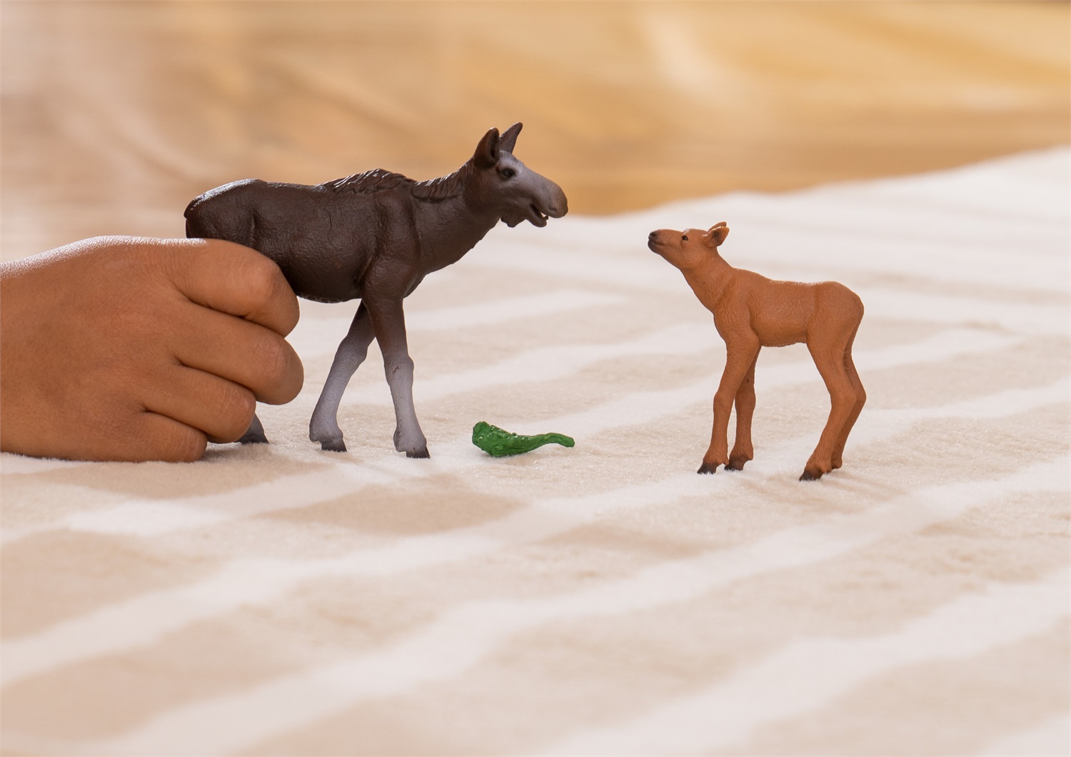 Schleich Femmina di Alce con Cucciolo - Action Figure Giocattolo Realistica per Gioco Educativo