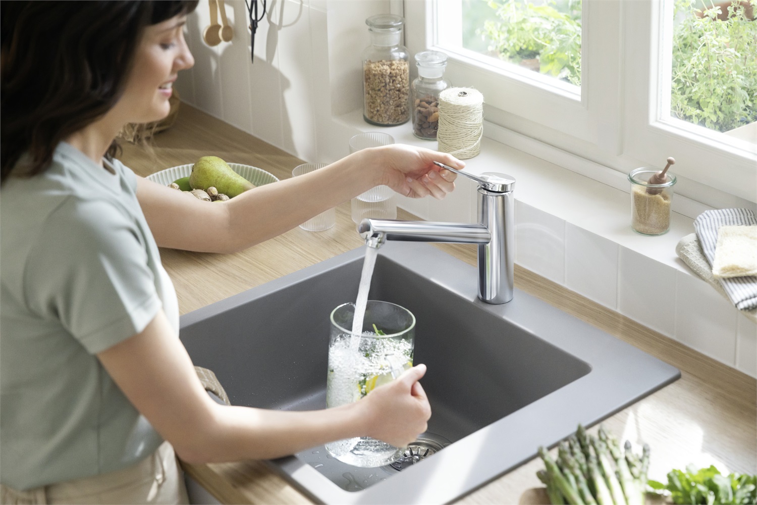 Hansgrohe Zesis M33 Miscelatore Monocomando Cucina 150 mm Cromo - Design Ergonomico, Bocca Girevole, Tecnologia AirPower