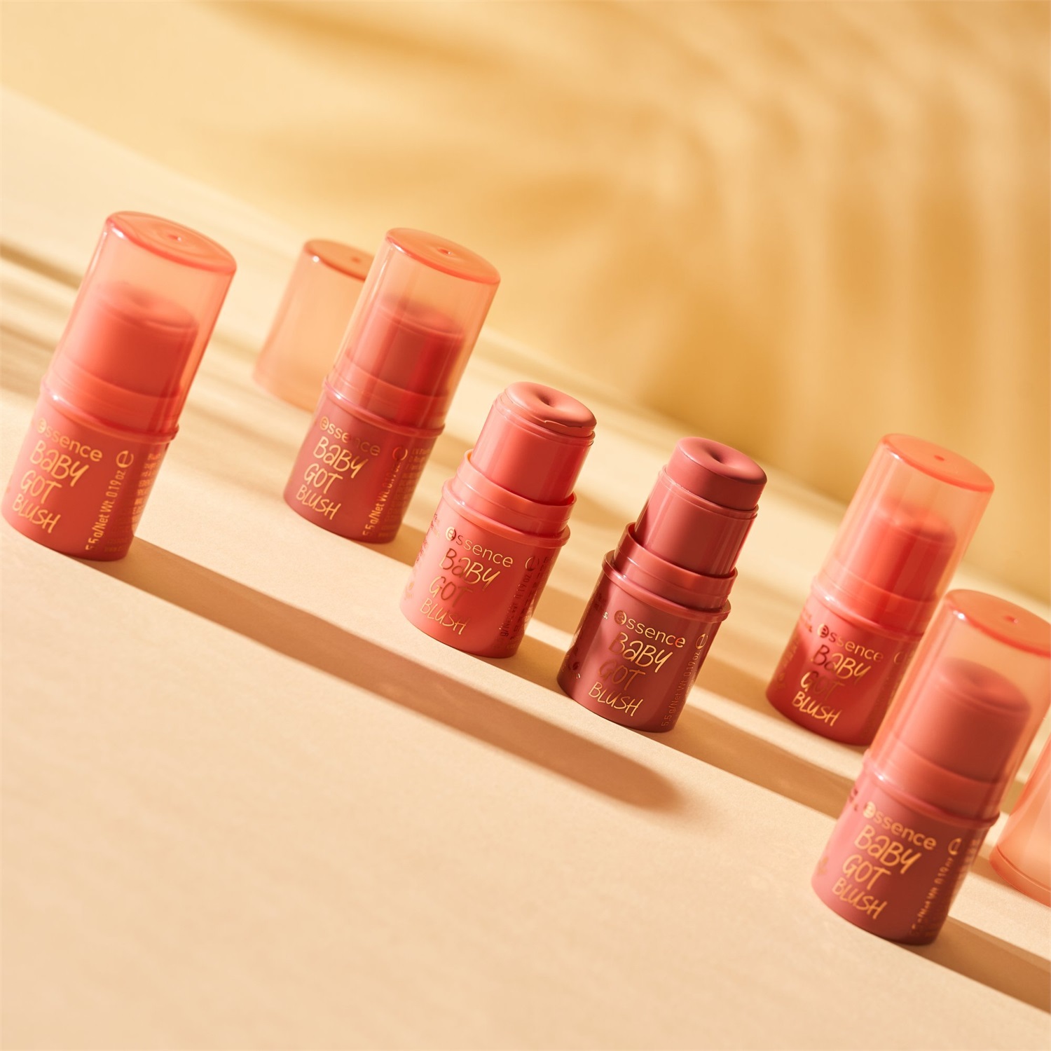 essence BABY GOT BLUSH Fard in crema 5,5 g Nr. 30 - rosé all day, Blush e Bronzer per un aspetto sano e fresco