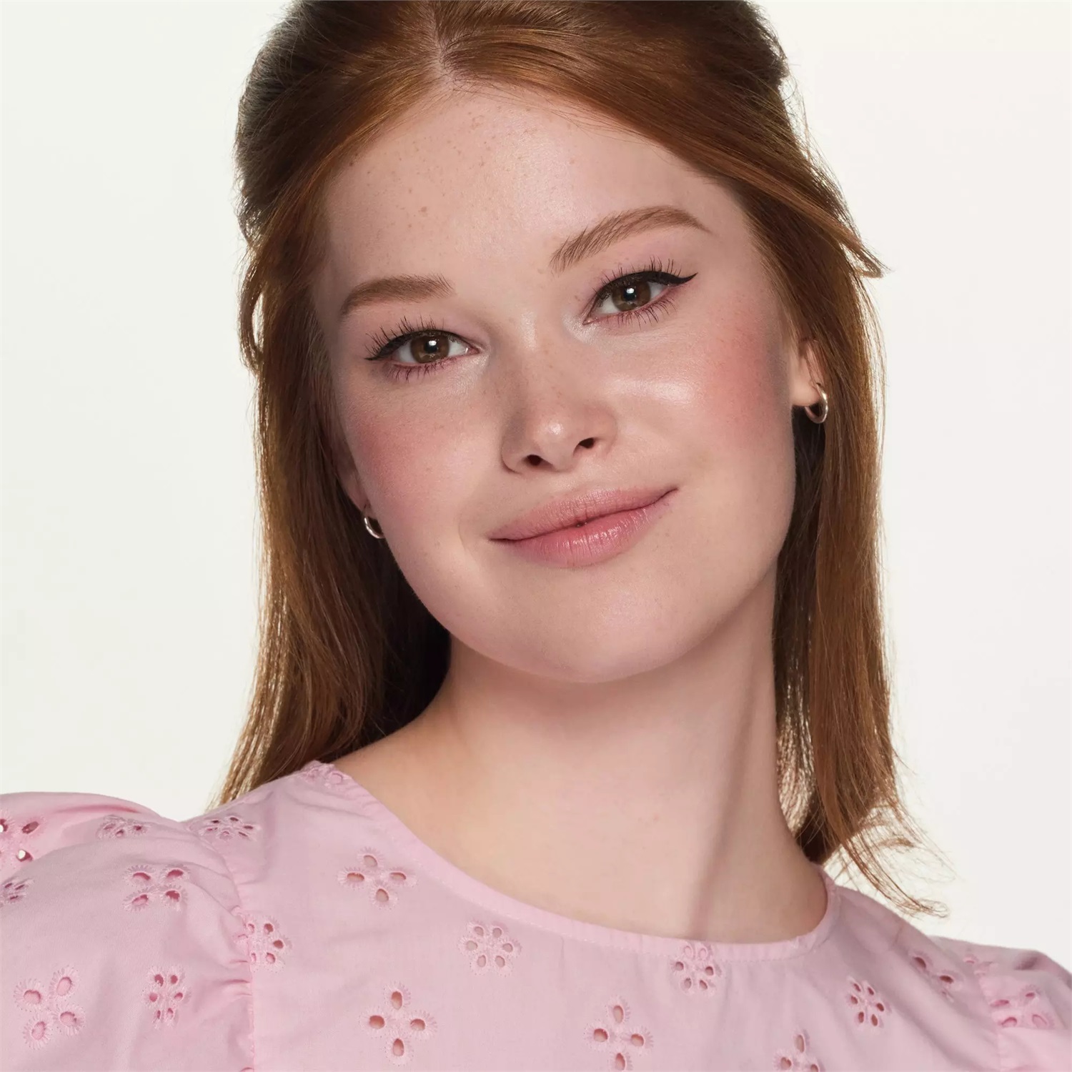 Essence Eyeliner Pen Extra Long-Lasting Waterproof 1,1 ml - 010 Blackest Black, Punta Ultrasottile per Tratti Precisi