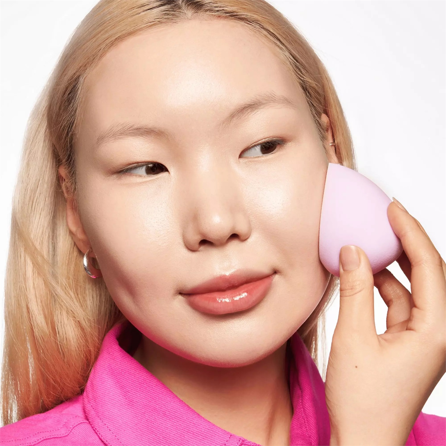 Essence Spugna per Trucco 01 Dab & Blend - Applicazione Uniforme di Fondotinta Liquidi e Polveri, Lato Smussato per Baking, 1 Pz, Senza Nanoparticelle