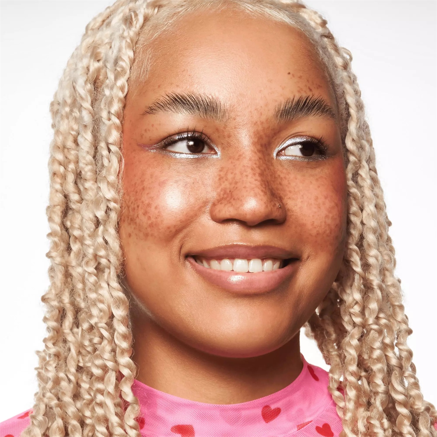 Essence Skin Tint Fondotinta Leggero e Idratante 30 ml Tonalità 70 con SPF 30