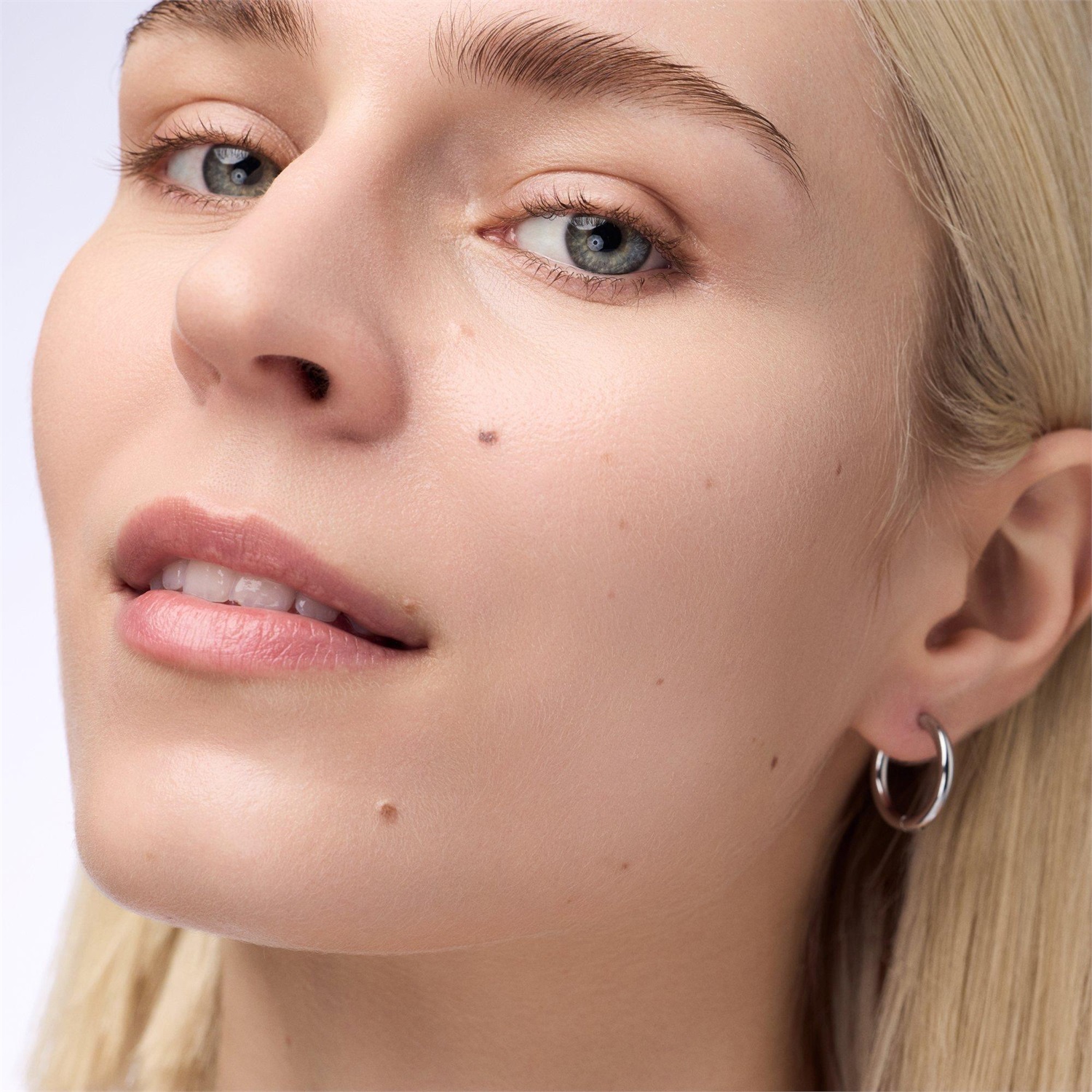 Catrice Instant Bright Serum 5 ml - Correttore in siero idratante, lunga durata e luminoso