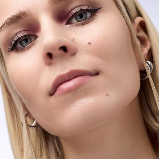 Catrice Tiny Treasures Eyeshadow Palette - Palette di ombretti 4.2 g con finiture opache, metalliche e brillanti