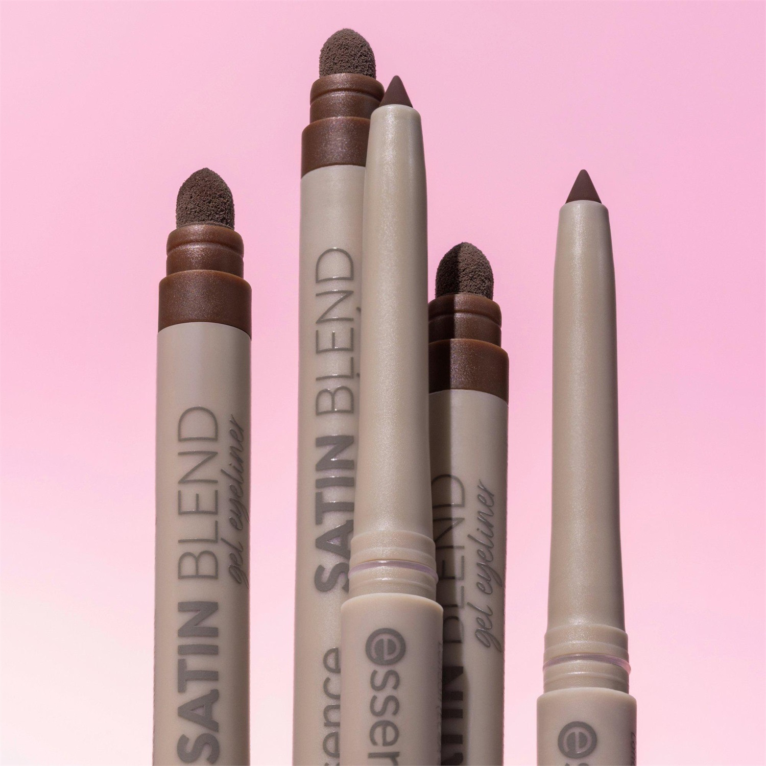 essence SATIN BLEND gel eyeliner 0.22 g - Nr. 02 Cocoa, effetto shimmer e smudger integrato