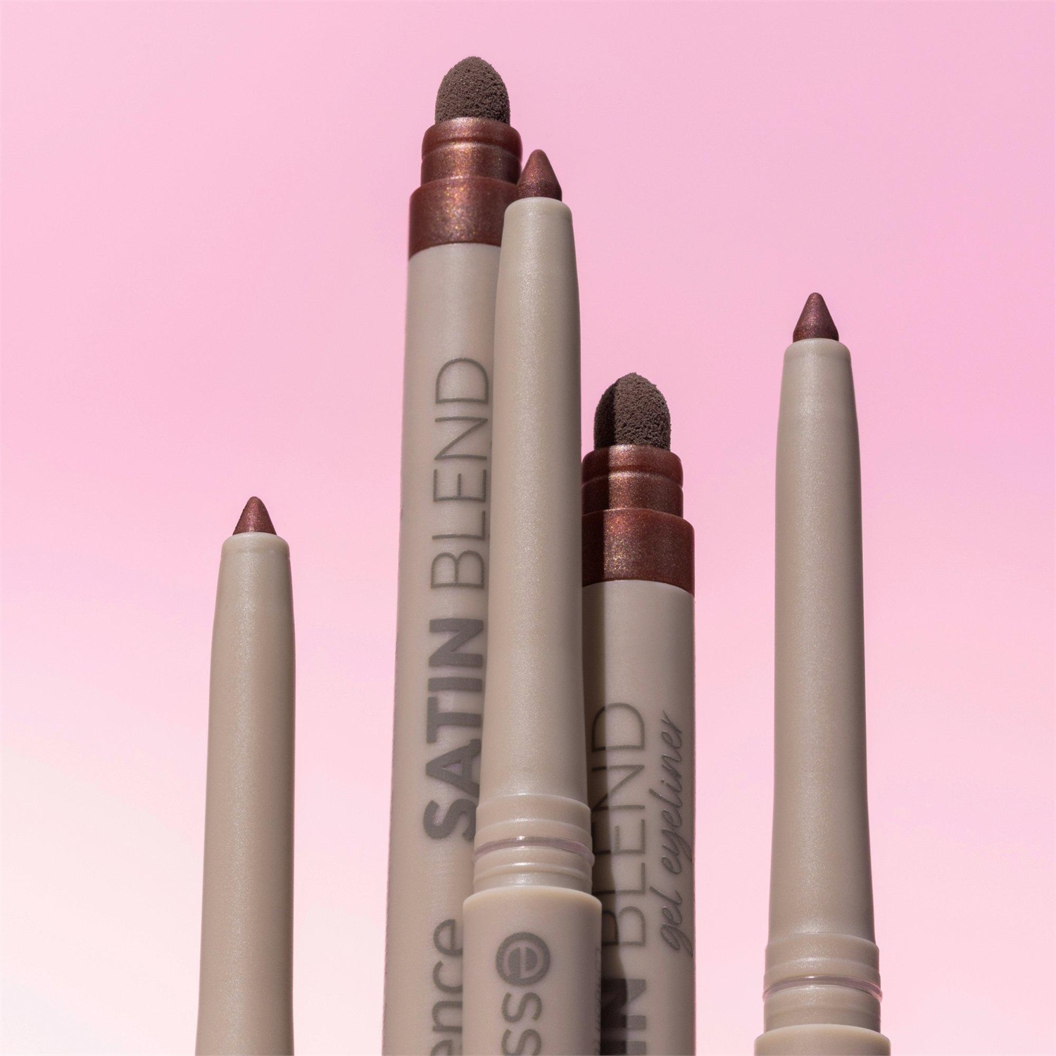 essence SATIN BLEND gel eyeliner 0.22 g - Effetto Shimmer, Linee Precise e Smokey con Smudger Integrato