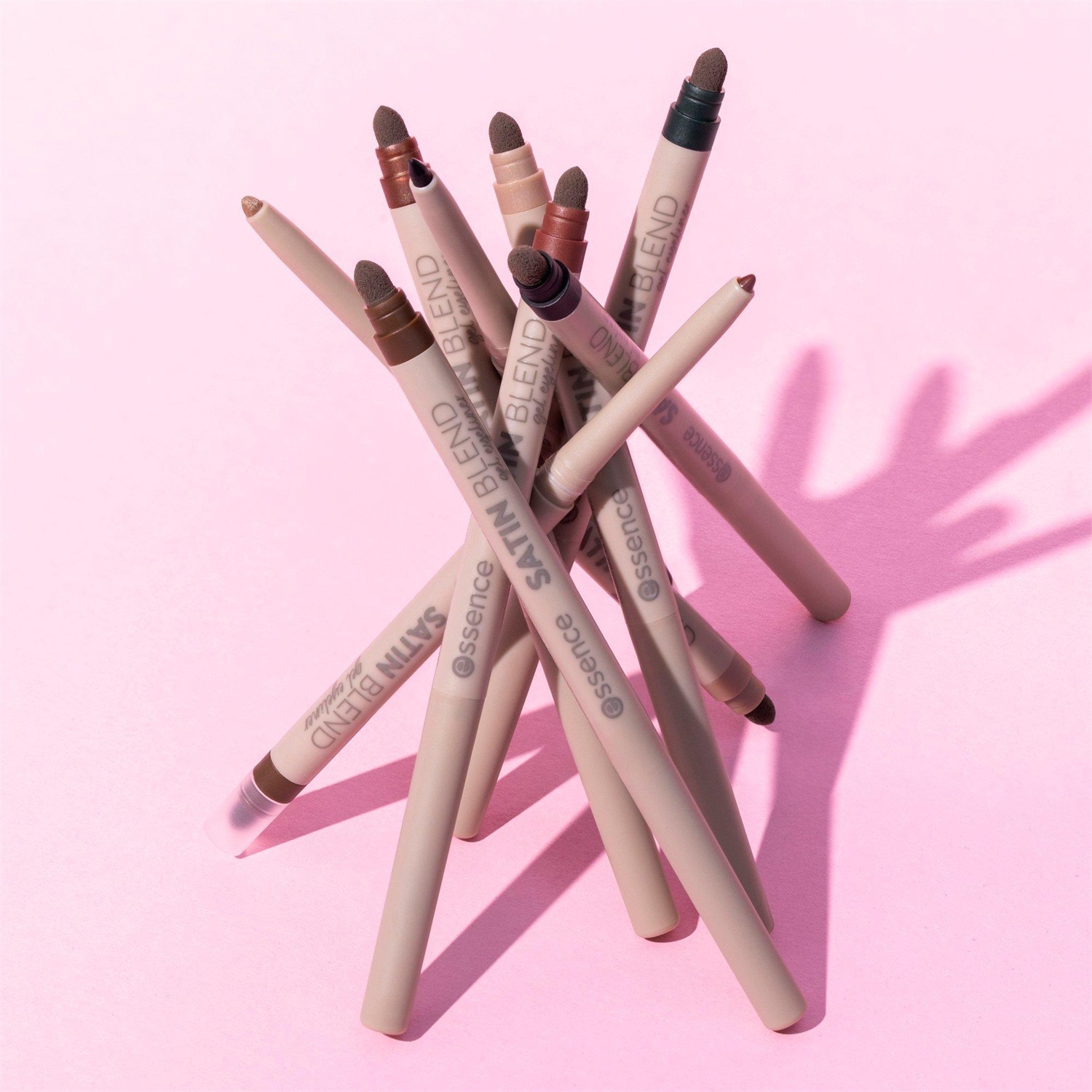 essence SATIN BLEND gel eyeliner 0.22 g - Effetto Shimmer, Linee Precise e Smokey con Smudger Integrato