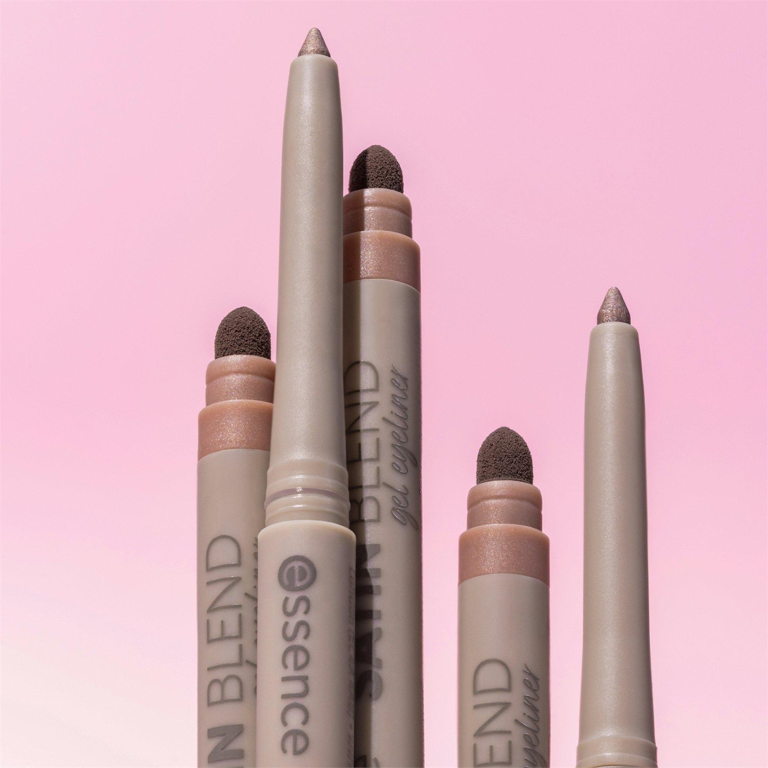 essence SATIN BLEND gel eyeliner 0.22 g - Effetto Shimmer, Linee Precise e Smokey con Smudger Integrato