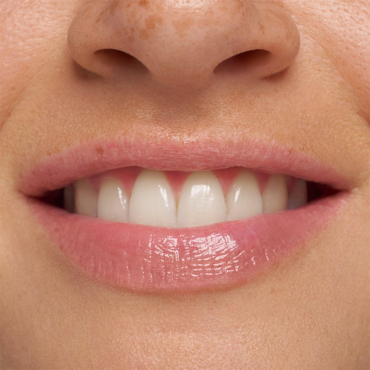 essence LIP swirl Maschera per le labbra 8 g - Texture tricolore idratante