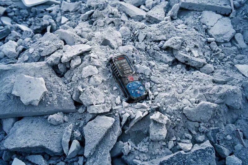 Bosch GLM 50-27 C Professional Distanziometro Laser Robusto IP65 con Bluetooth, Campo di Misura fino a 50m