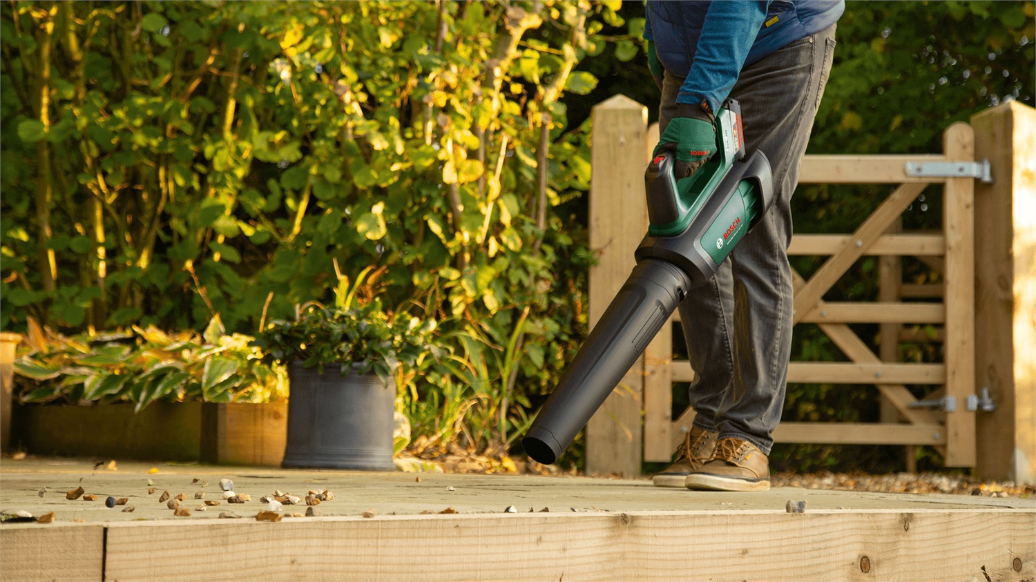 Bosch AdvancedLeafBlower 36V-750 - Soffiatore a batteria cordless 36V 2.0Ah con motore senza spazzole e velocità fino a 200 km/h