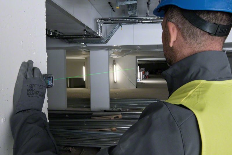 Bosch GLM 50-25 G Professional - Distanziometro Laser Verde, Portata fino a 50 m, IP65, Precisione ± 1,5 mm, Include Tracolla e Sacchetto
