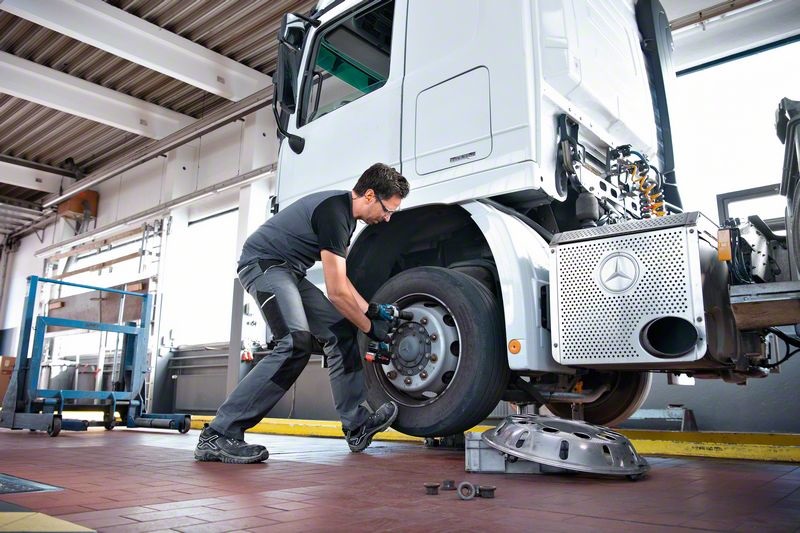 Bosch GDS 18V-1000 Professional - Avvitatore a Massa Battente Brushless, 1000 Nm di Coppia, 1600 Nm di Coppia di Rilascio, Solo Corpo