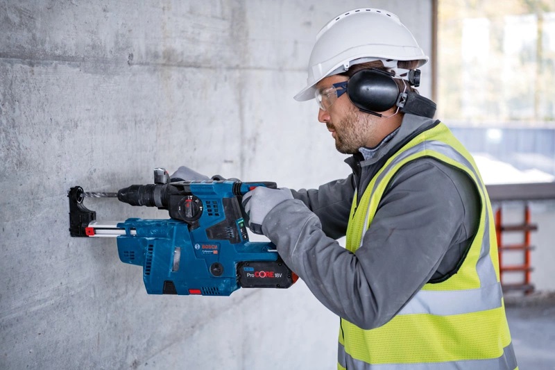 Bosch GBH 18V-28 CF PROFESSIONAL Martello Perforatore a Batteria SDS-plus con 2 Batterie Procore 8.0 Ah, Caricabatteria e Mandrino Automatico
