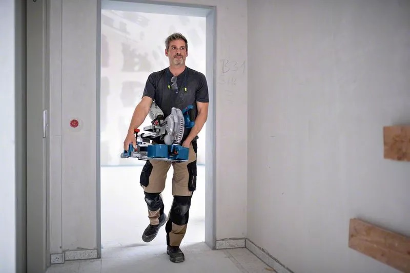 Bosch Professional BITURBO GCM 18V-216 D - Troncatrice Radiale a Batteria, Capacità Taglio 66 x 305 mm, Inclusi 1 Lama Circolare, 2 Supporti, Sacco Raccoglipolvere