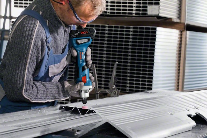 Bosch GGS 18V-20 Professional Smerigliatrice Diritta a Batteria - 1,2 kg, Potenza Equivalente a 700 Watt, Motore Brushless, Inclusi 2 Chiavi Inglesi