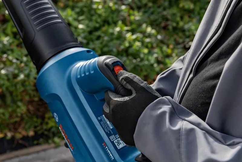 Bosch GBL 18V-750 PROFESSIONAL Soffiatore Portatile a Batteria - Velocità 198 km/h, Motore BITURBO Brushless, Portata 780 m³/h, Colori Nero, Blu, Rosso