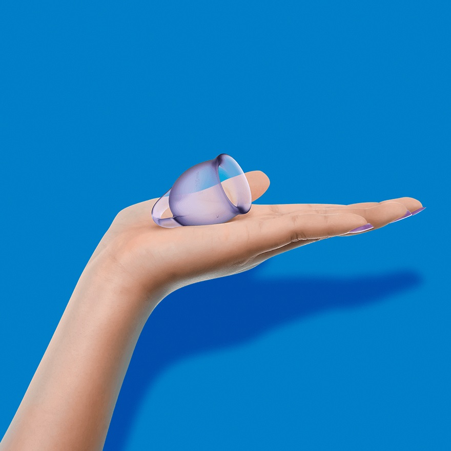 Satisfyer Feel Confident - Set di Coppette Mestruali in Silicone Medico (15 ml e 20 ml) - Fino a 12 Ore di Protezione, Design a Campana