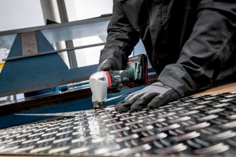 Metabo Cesoie per Lamiera a Batteria SCV 18 LTX BL - Maneggevoli, Taglio Senza Sbavature e Curvatura per Raggi Stretti