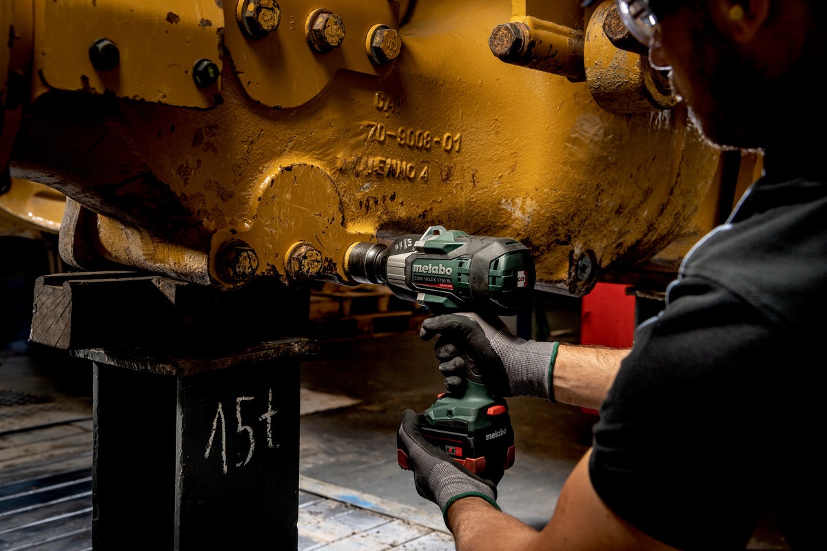 Metabo SSW 18 LTX 1750 BL - Avvitatore a impulsi a batteria con motore Brushless, 1750 Nm, 1650 Giri/min, quadro 3/4 Pollici