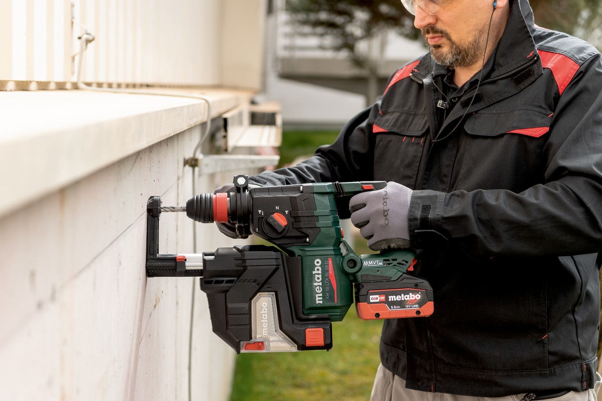 Metabo KH 18 LTX BL 28 Q - Martello perforatore a batteria con attacco di aspirazione, tecnologia Brushless e meccanismo di percussione, 1000 Giri/min
