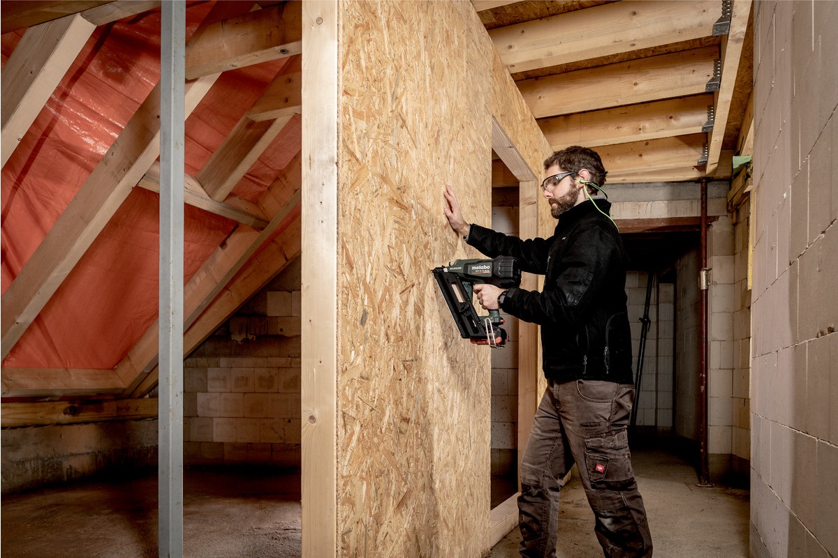 Metabo NFR 18 LTX 90 BL Chiodatrice a Batteria 18V con Tecnologia a Percussione Pneumatica