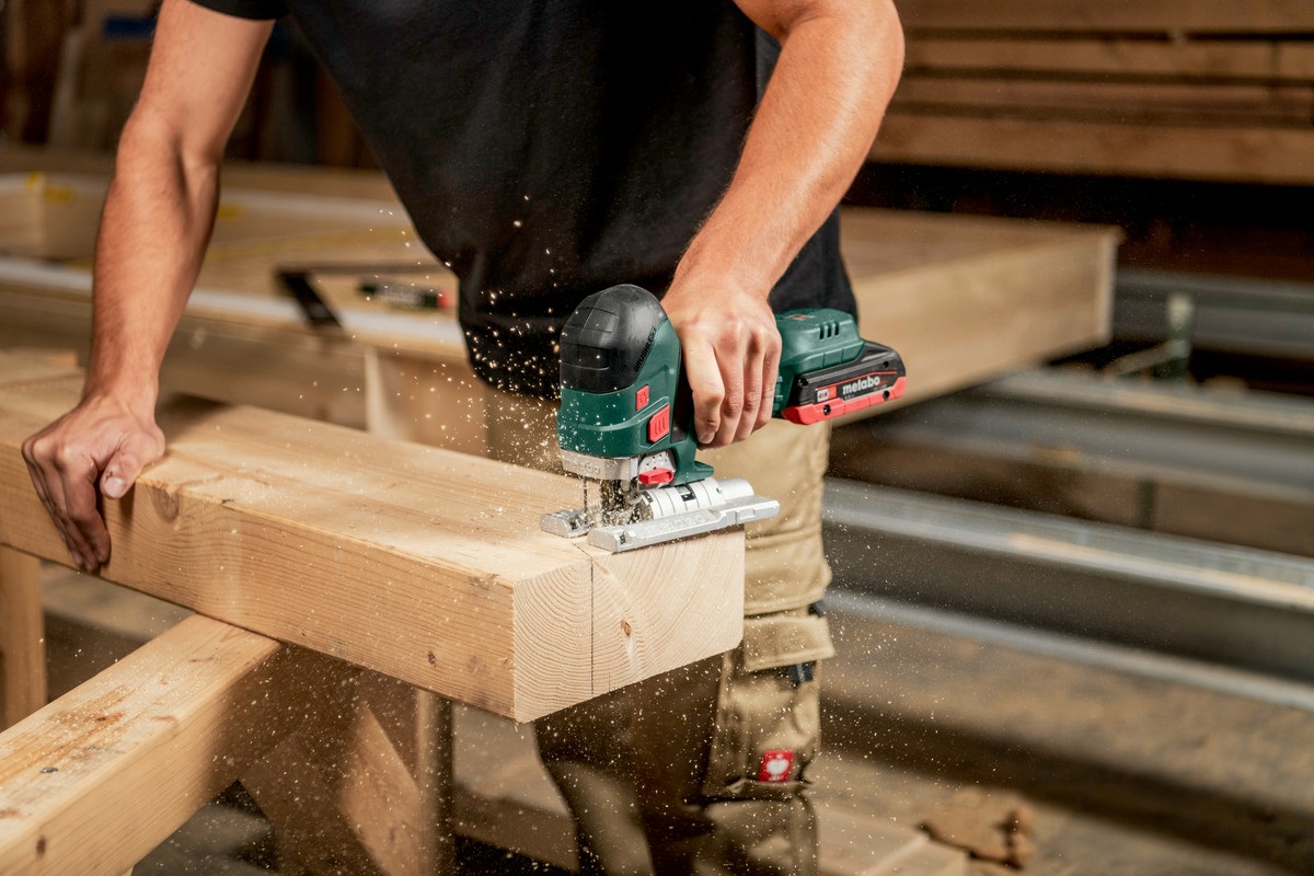Metabo STA 18 LTX 150 BL Seghetto Elettrico a Batteria - 3500 spm, 1,9 kg, Maniglia Superiore, Colore Nero e Verde, Capacità di Taglio nel Legno 15 cm