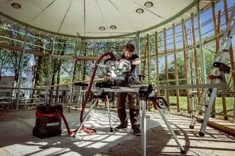 Metabo KGS 18 LTX BL 254 - Troncatrice a batteria 18 V con motore senza spazzole, funzione di trazione, 2 batterie da 8,0 Ah e caricabatterie incluso