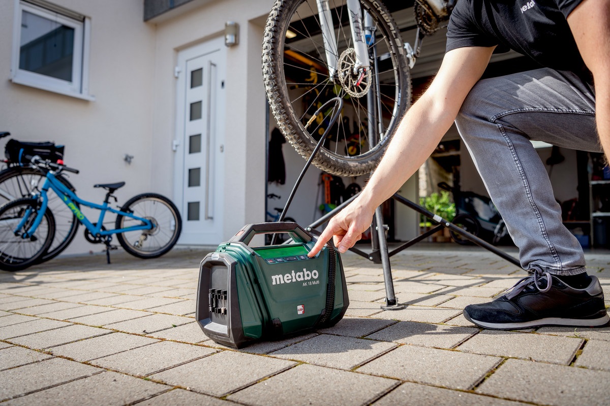 Metabo AK 18 Multi Compressore a Batteria 18V 11bar Multifunzionale per Gonfiaggio Pneumatici, Palloni e Materassi